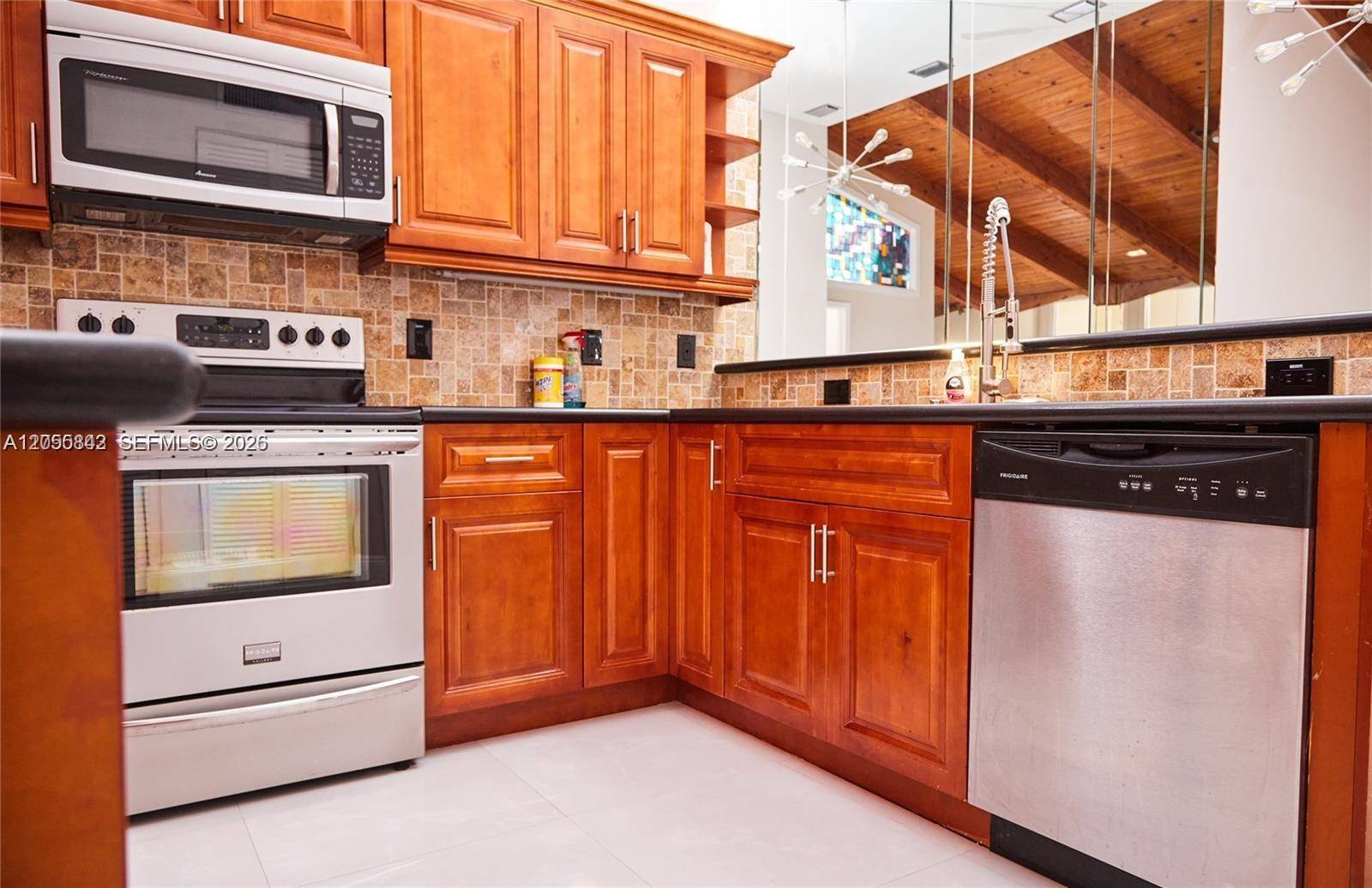347 Leslie DrHallandale Beach - picture