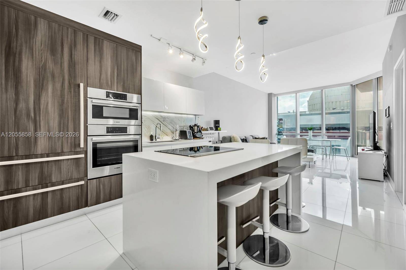 851 NE 1st AveMiami - PARAMOUNT MIAMI WORLDCENT condo unit 806 - picture