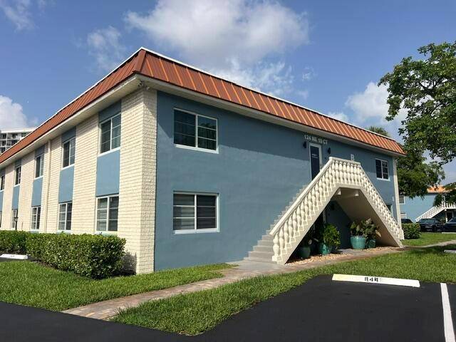 124 NE 19thWilton Manors - MANOR GROVE VILLAGE ONE IN,Manor Grove Village condo unit B102 - picture