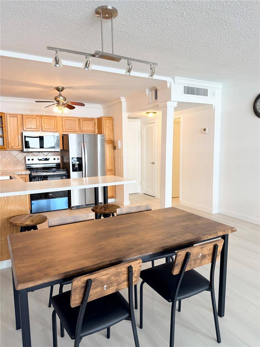3725 S Ocean DrHollywood - SEA AIR TOWERS CONDO condo unit 521 - picture