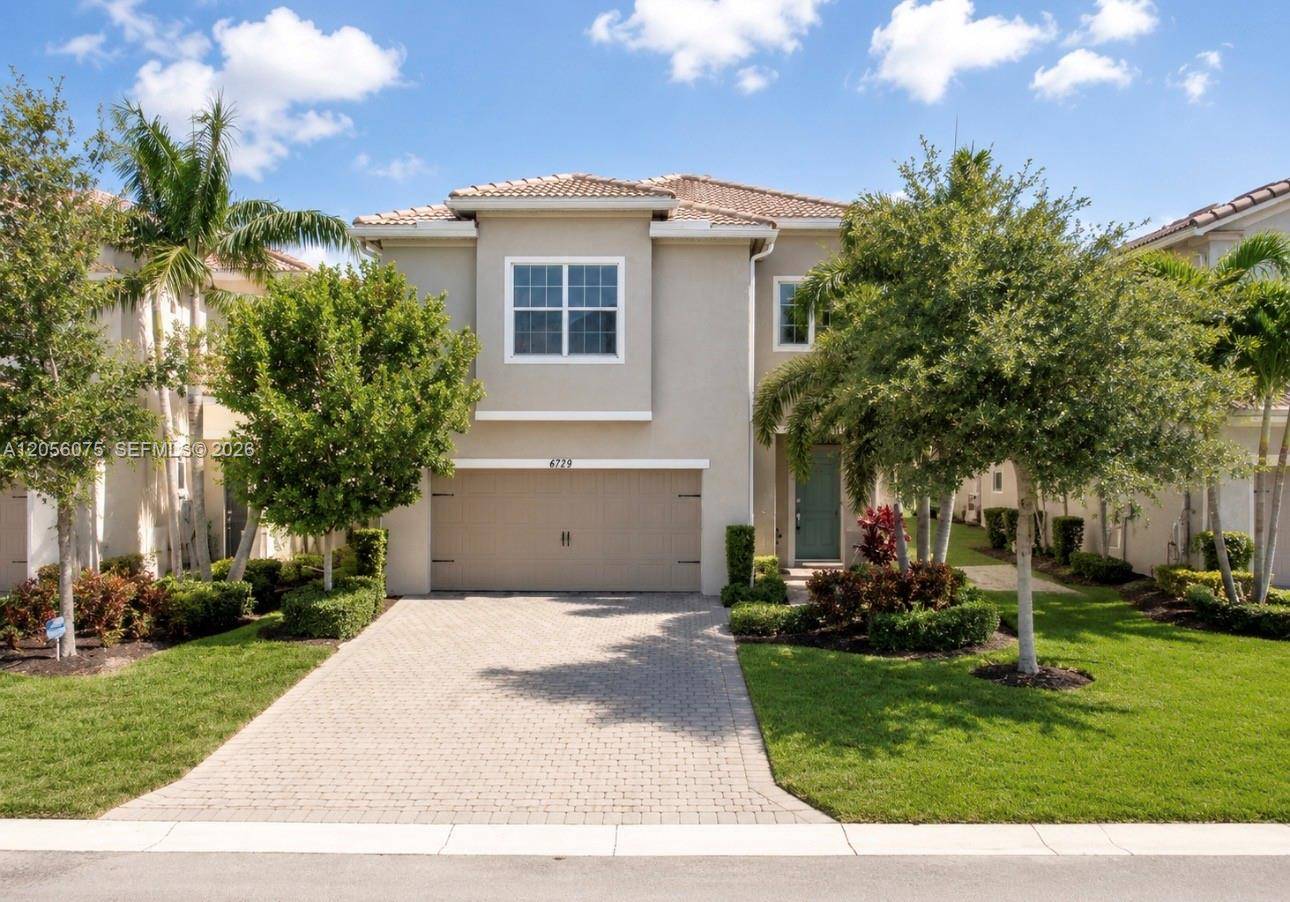 4729 Greenway DrHollywood - picture