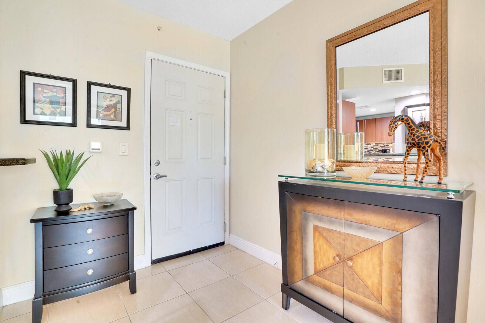 610 CLEMATISWest Palm Beach - 610 CLEMATIS CONDO condo unit 401 - picture
