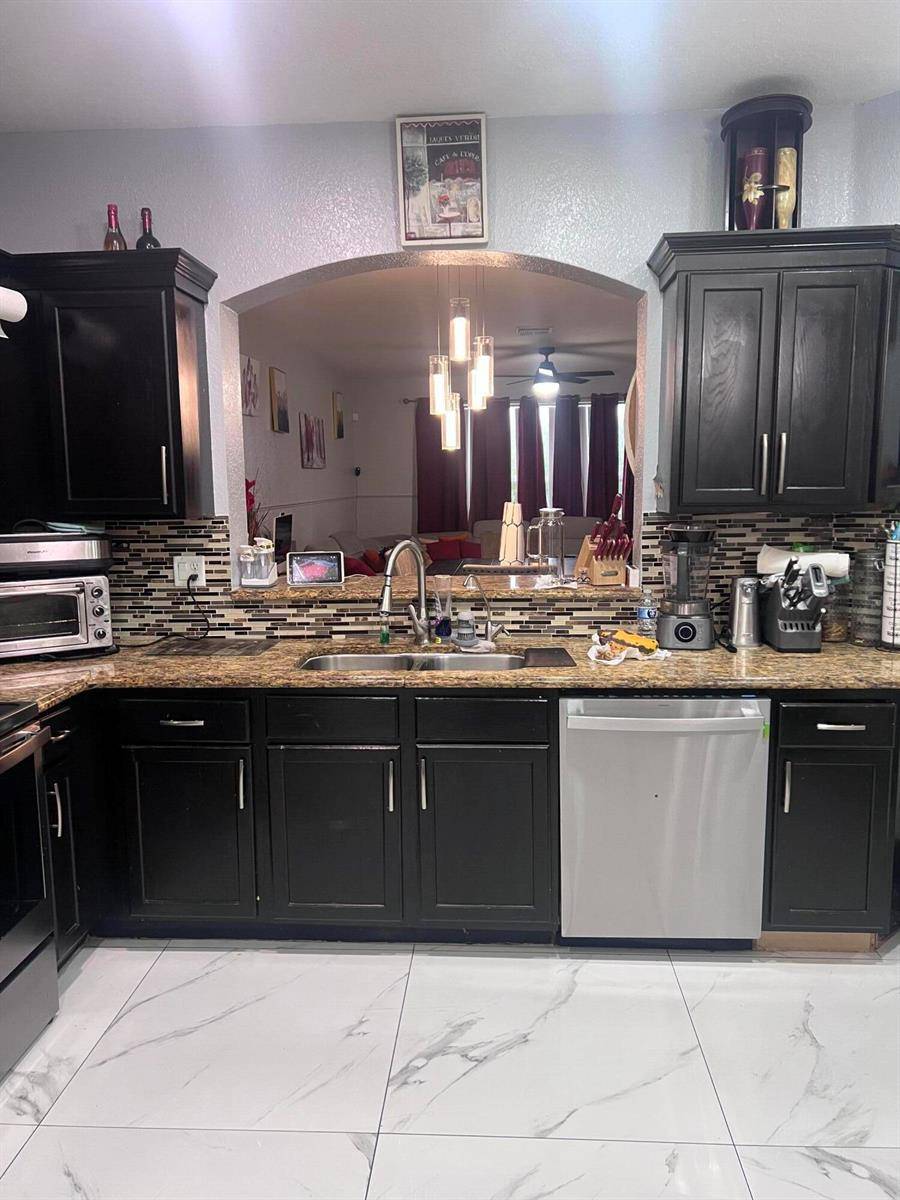 2336 Center StoneRiviera Beach - picture
