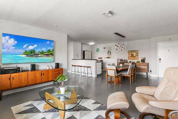 9 NE 19thWilton Manors - MANOR GROVE VILLAGE ONE IN condo unit C216 - picture