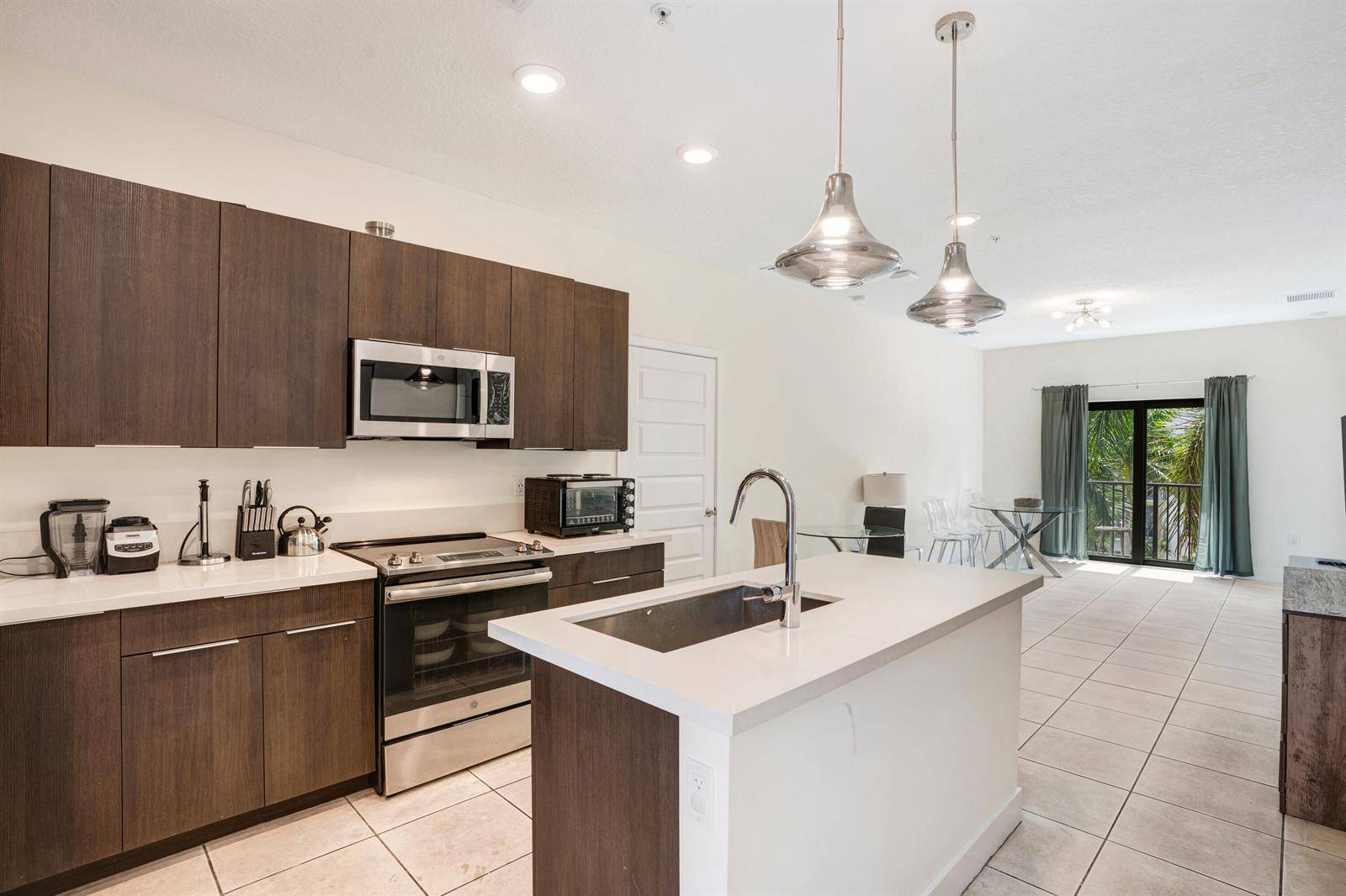 4725 NW 85thDoral - URBANA AT THE RESIDENCES C condo unit 43 - picture