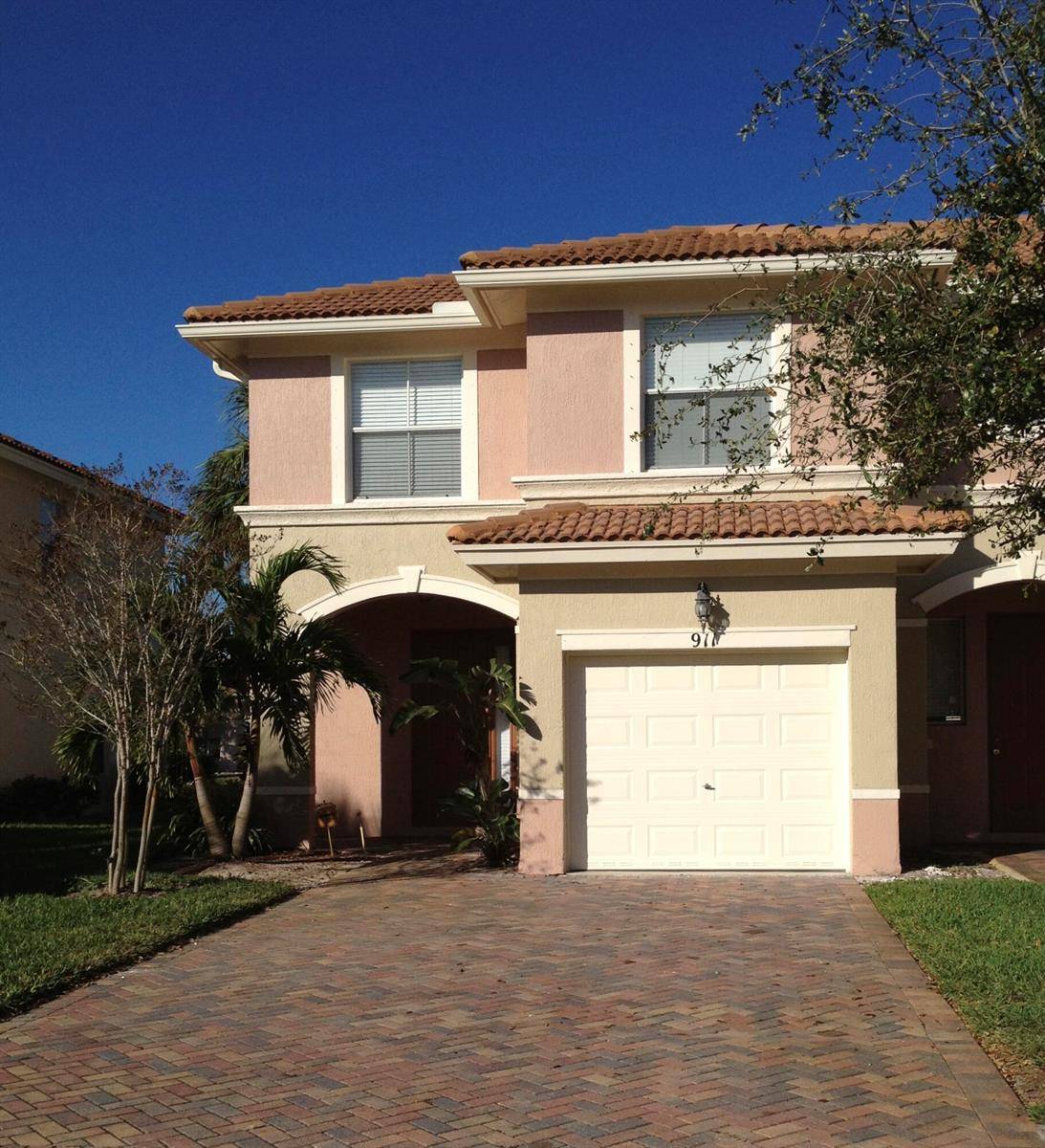 911 Seminole Palms - picture