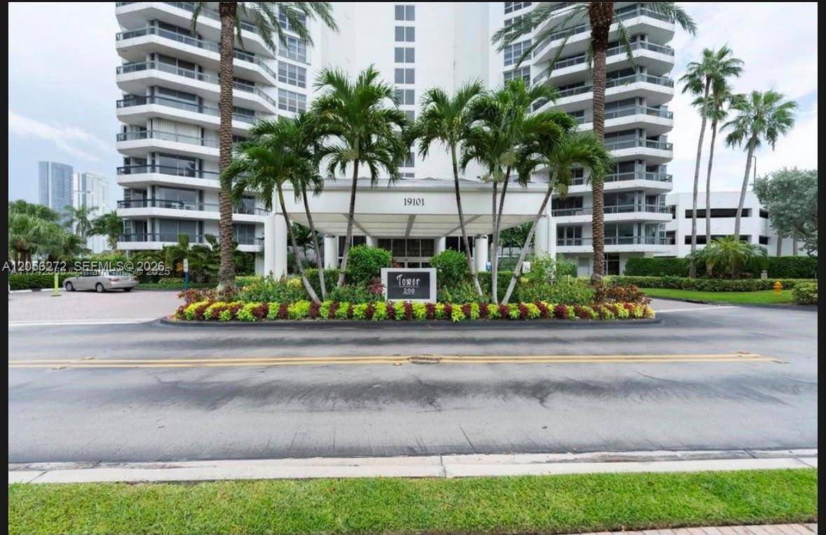 19101 NE 36th CtAventura - MYSTIC POINTE CONDO NO TH condo unit 304 - picture
