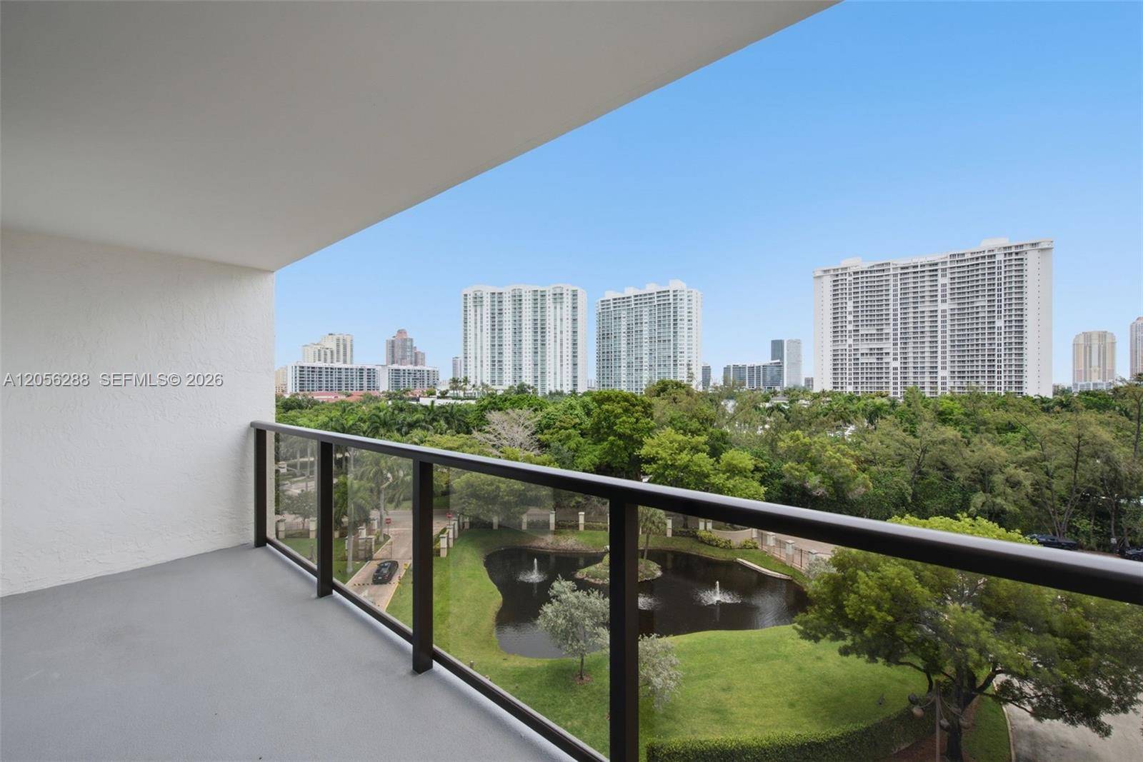 18181 NE 31st CtAventura - TOWER AT BISCAYNE COVE CO condo unit 807 - picture