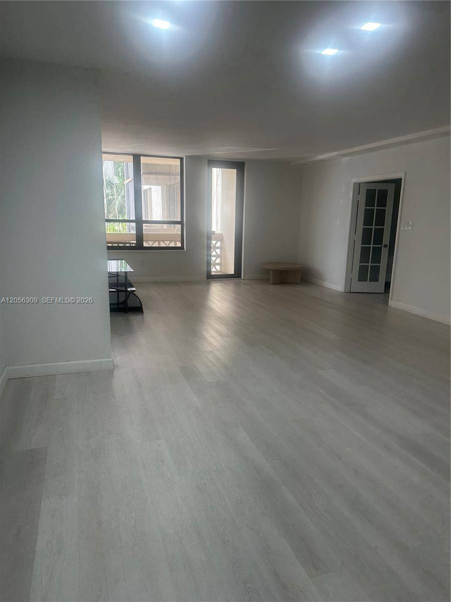 10185 Collins AveBal Harbour - THE PLAZA OF BAL HARBOUR condo unit 309 - picture