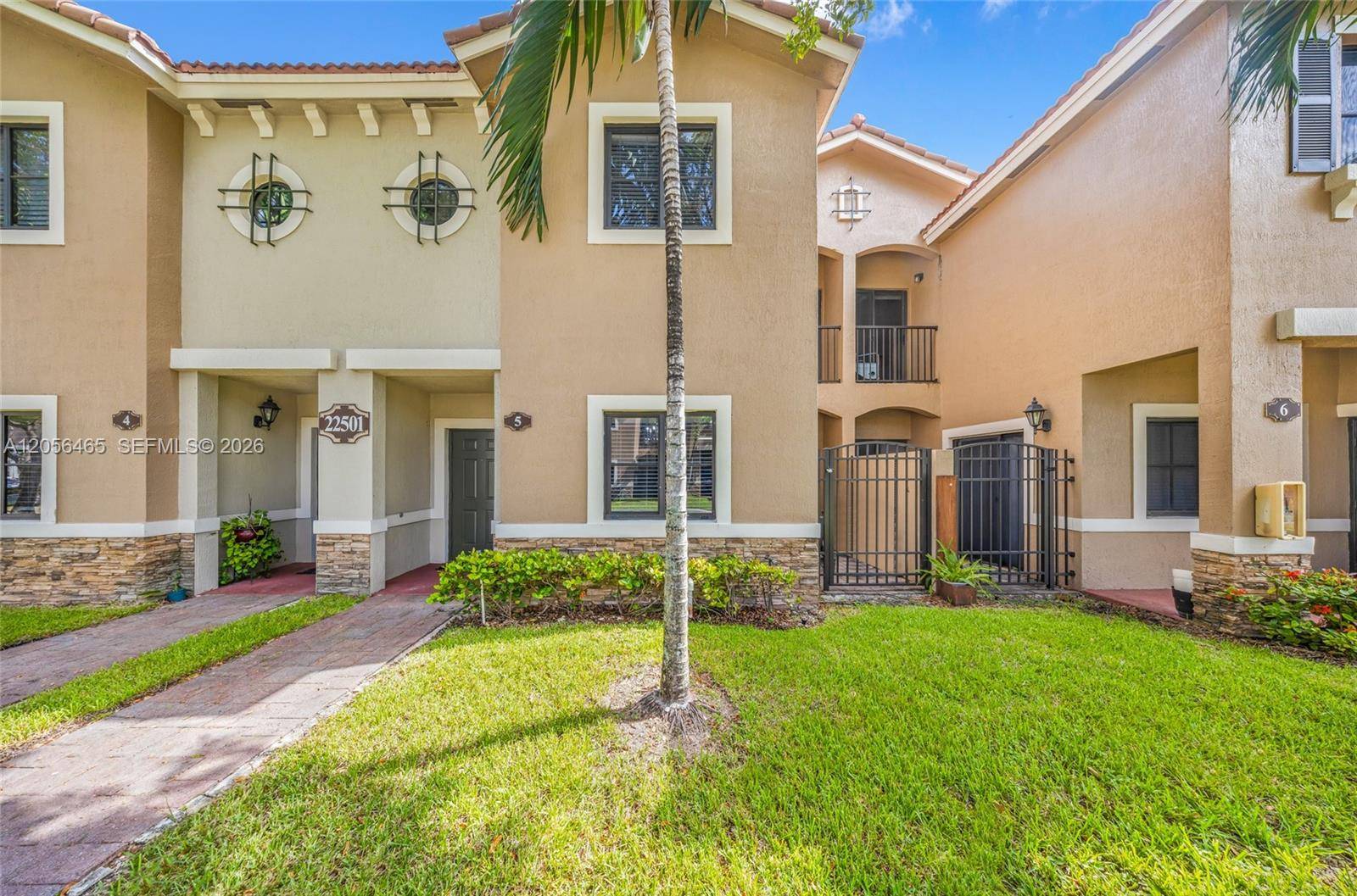22501 SW 88th PlCutler Bay - THE COURTS AT BAYSHORE I condo unit 5-25 - picture