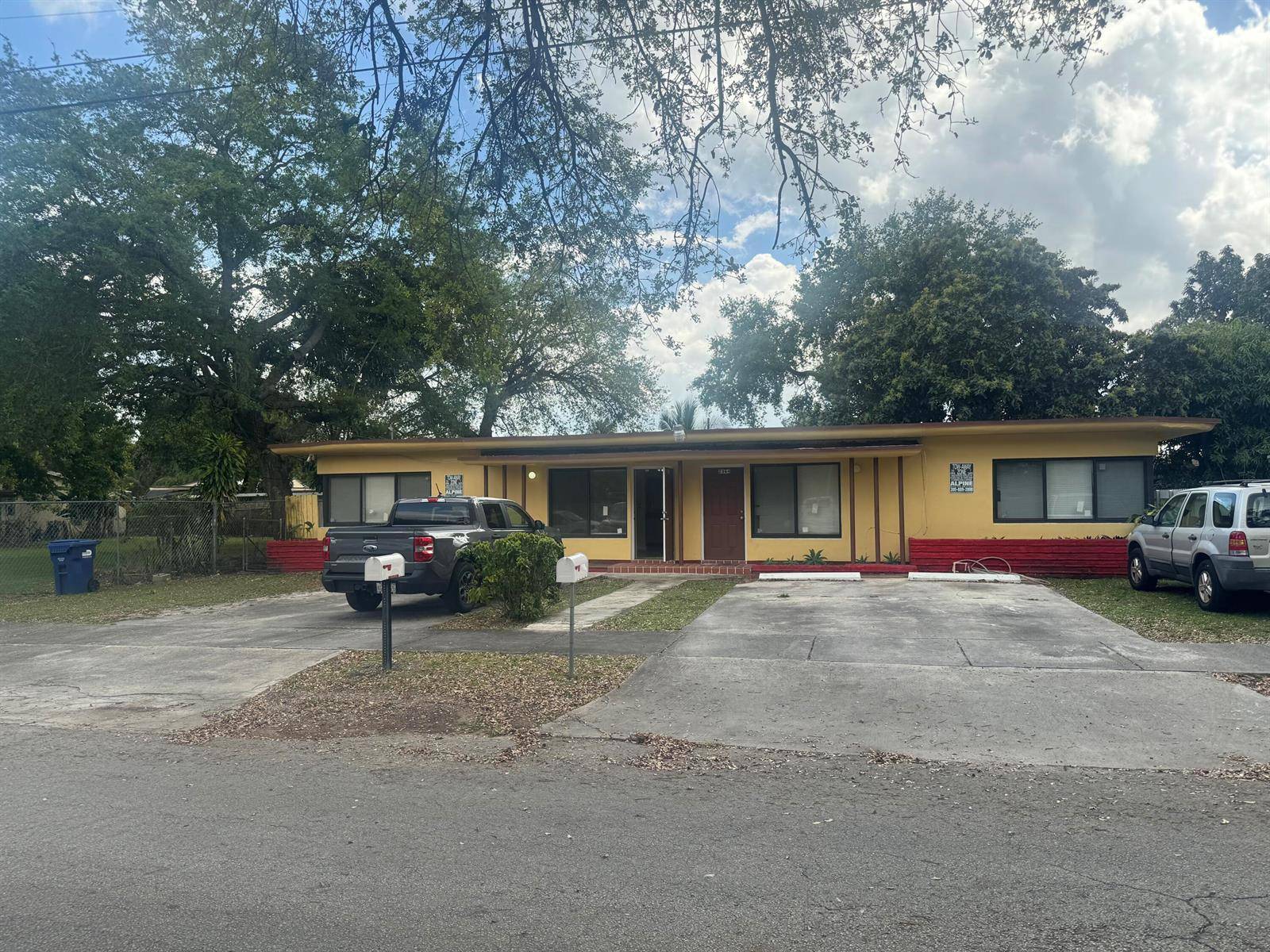 2360 NW 98THMiami - picture