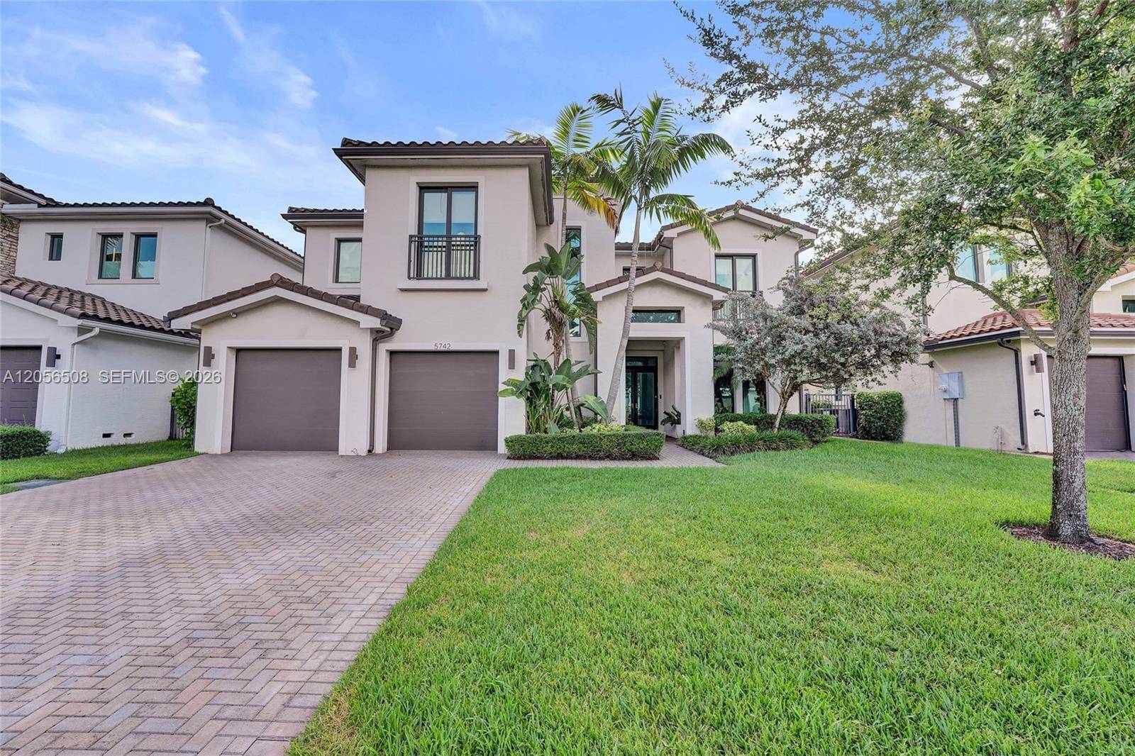 5742 E Brookfield Cir EHollywood - picture