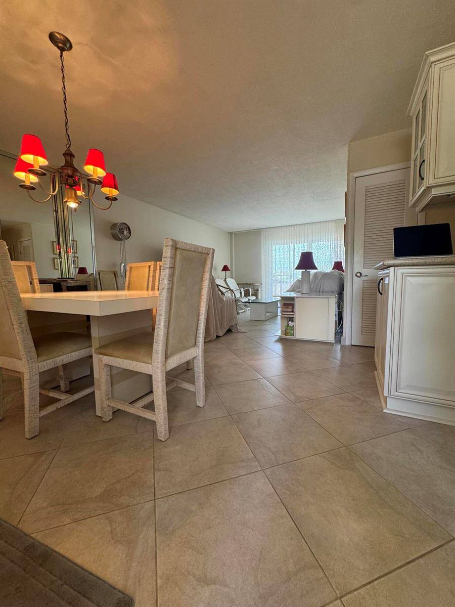 220 Kings PointSunny Isles Beach - KINGS POINT IMPERIAL CONDO,The Brunetti Organiz condo unit 210 - picture