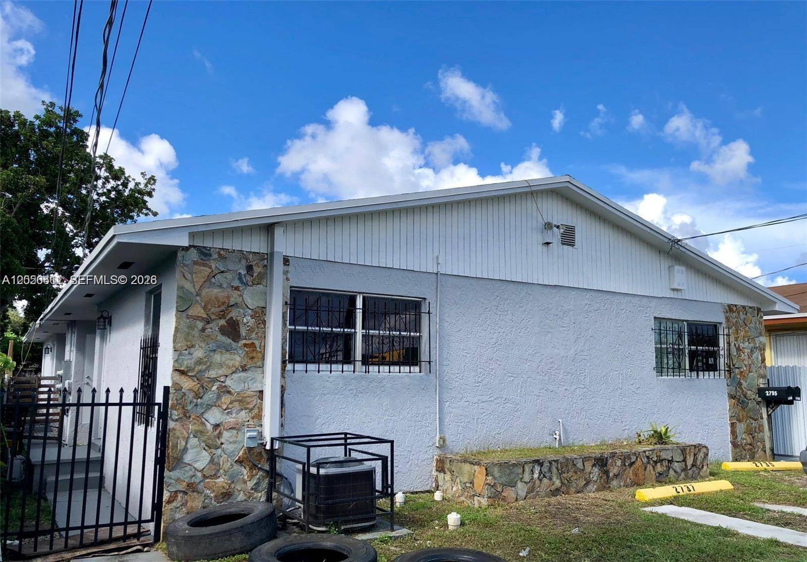 2735 NW 27th StMiami - picture