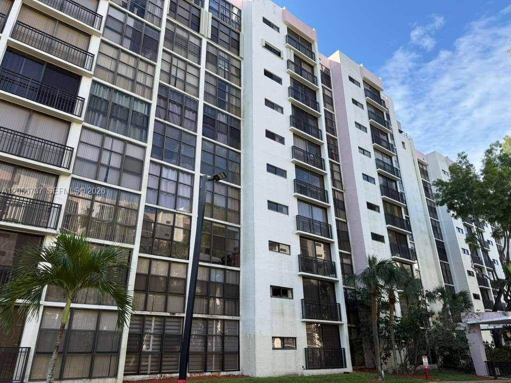 17011 N Bay RdSunny Isles Beach - PLAZA OF AMERICAS CONDO P condo unit 709 - picture