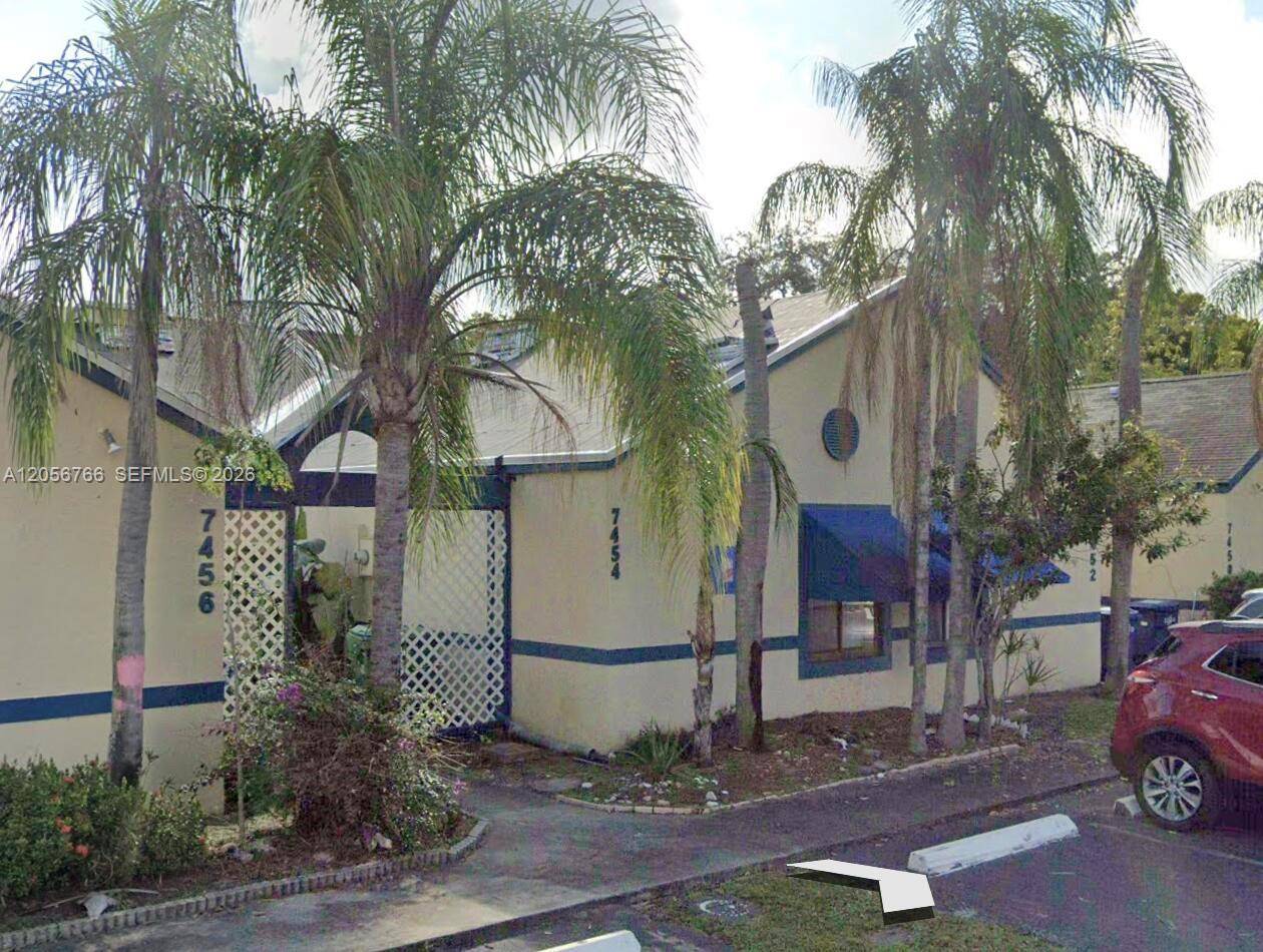 7454 NW 34th StLauderhill - picture