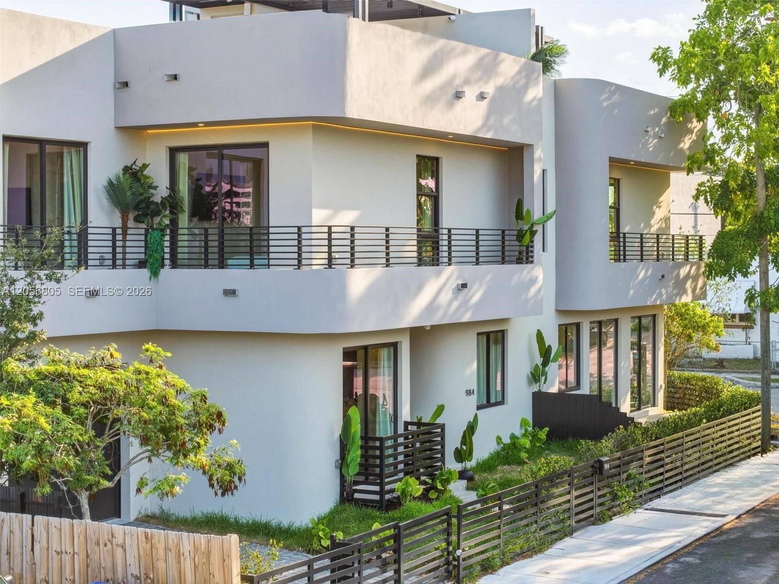 984 SW 10th StMiami - LAWRENCE EST LAND COS SUB condo unit 1 - picture