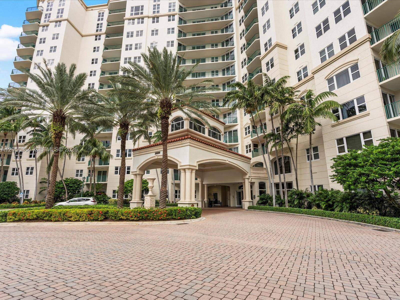 20000 E Country Club DrAventura - TURNBERRY VLG NO TOWER CO condo unit 416 - picture
