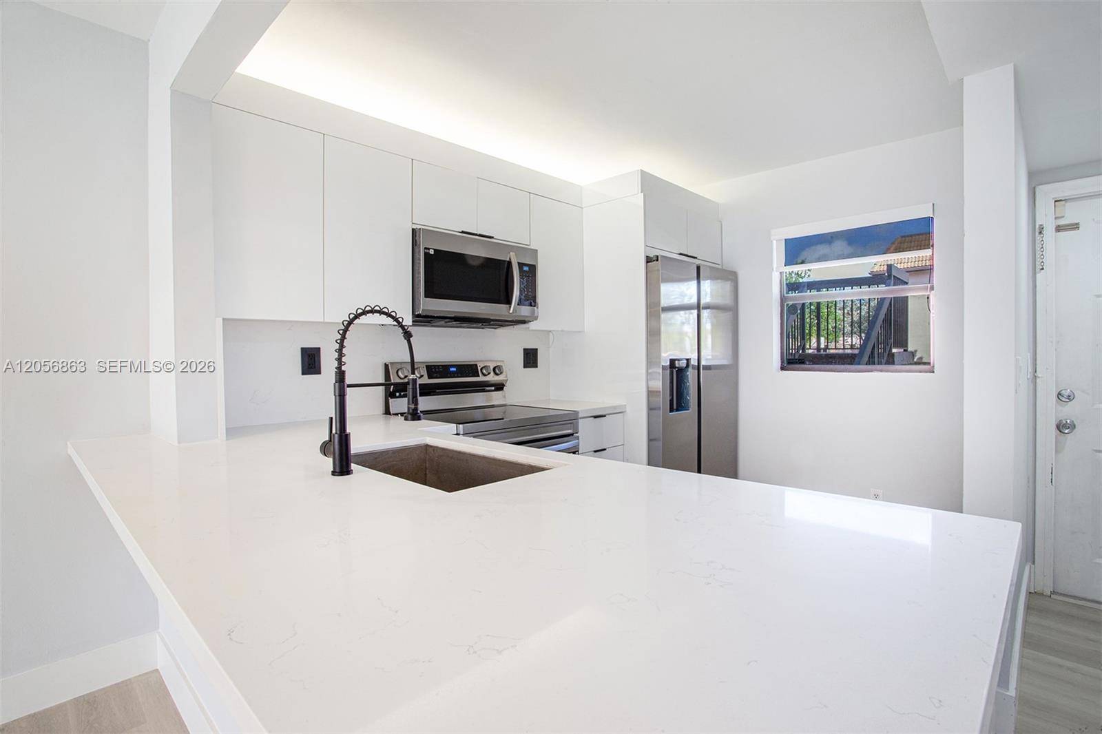 1000 NW 106th TerPembroke Pines - FAIRVIEW AT PEMBROKE POIN condo unit 101 - picture