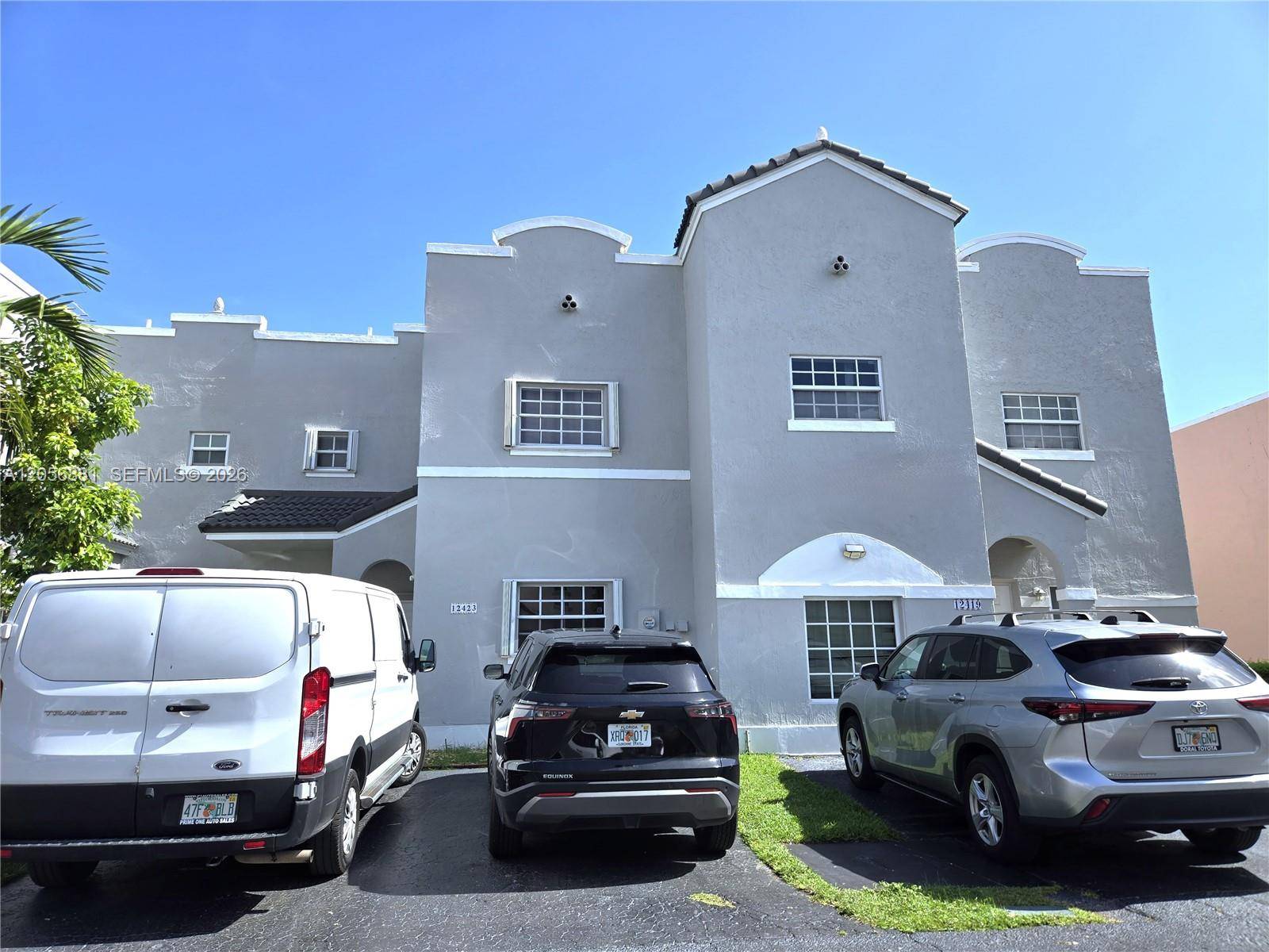 12423 NW 7th LnMiami - picture