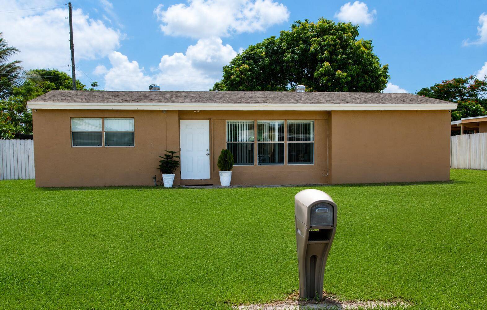 465 Waseca DRLake Worth - picture