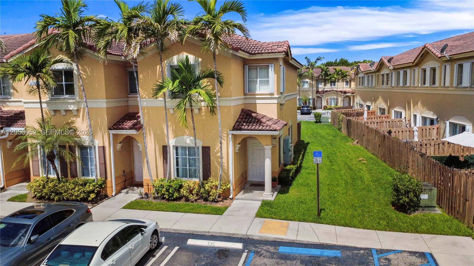 8242 NW 107th CtDoral - LEEWARD AT ISLANDS AT DOR condo unit 8-12 - picture
