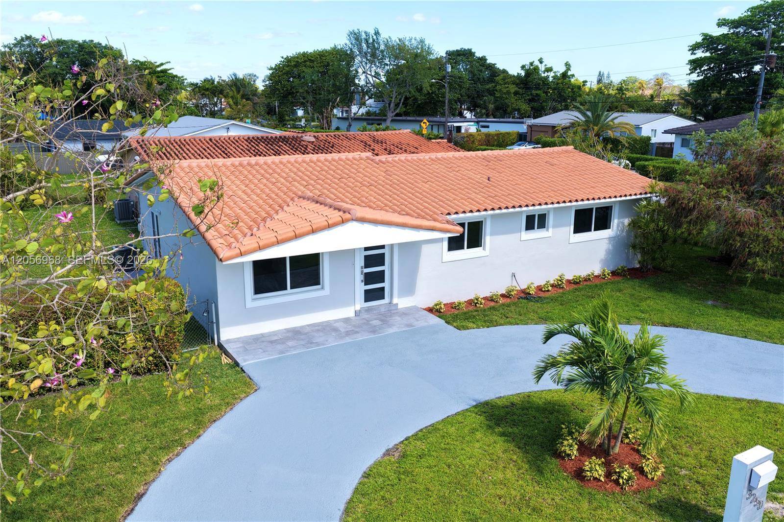 3250 SW 72 CTMiami - picture