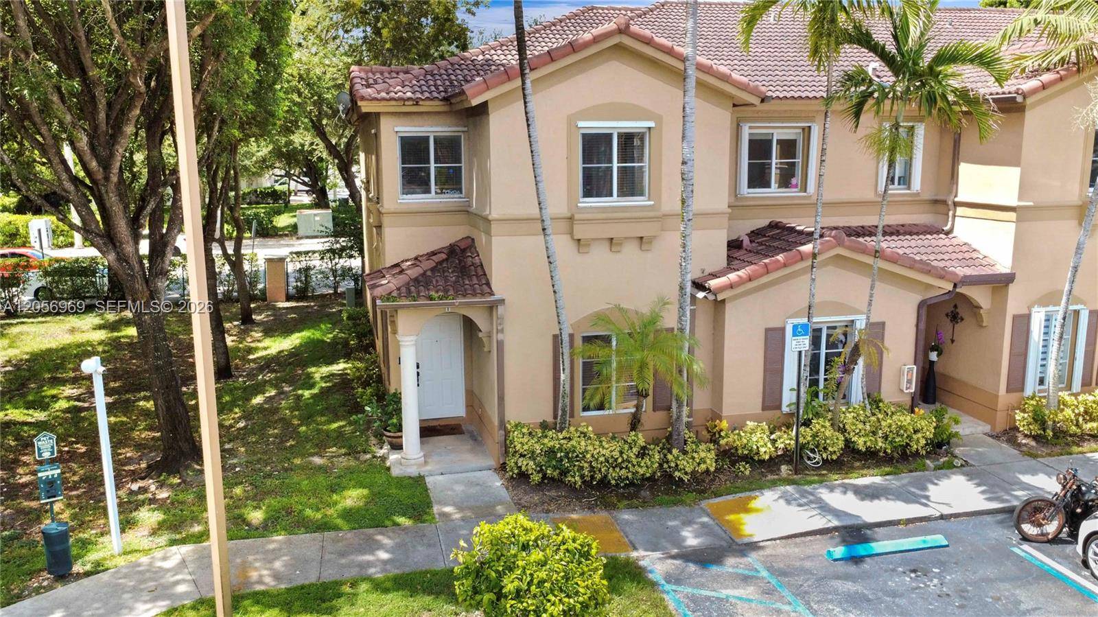10720 NW 82nd TerDoral - LEEWARD AT ISLANDS AT DOR condo unit 1-8 - picture