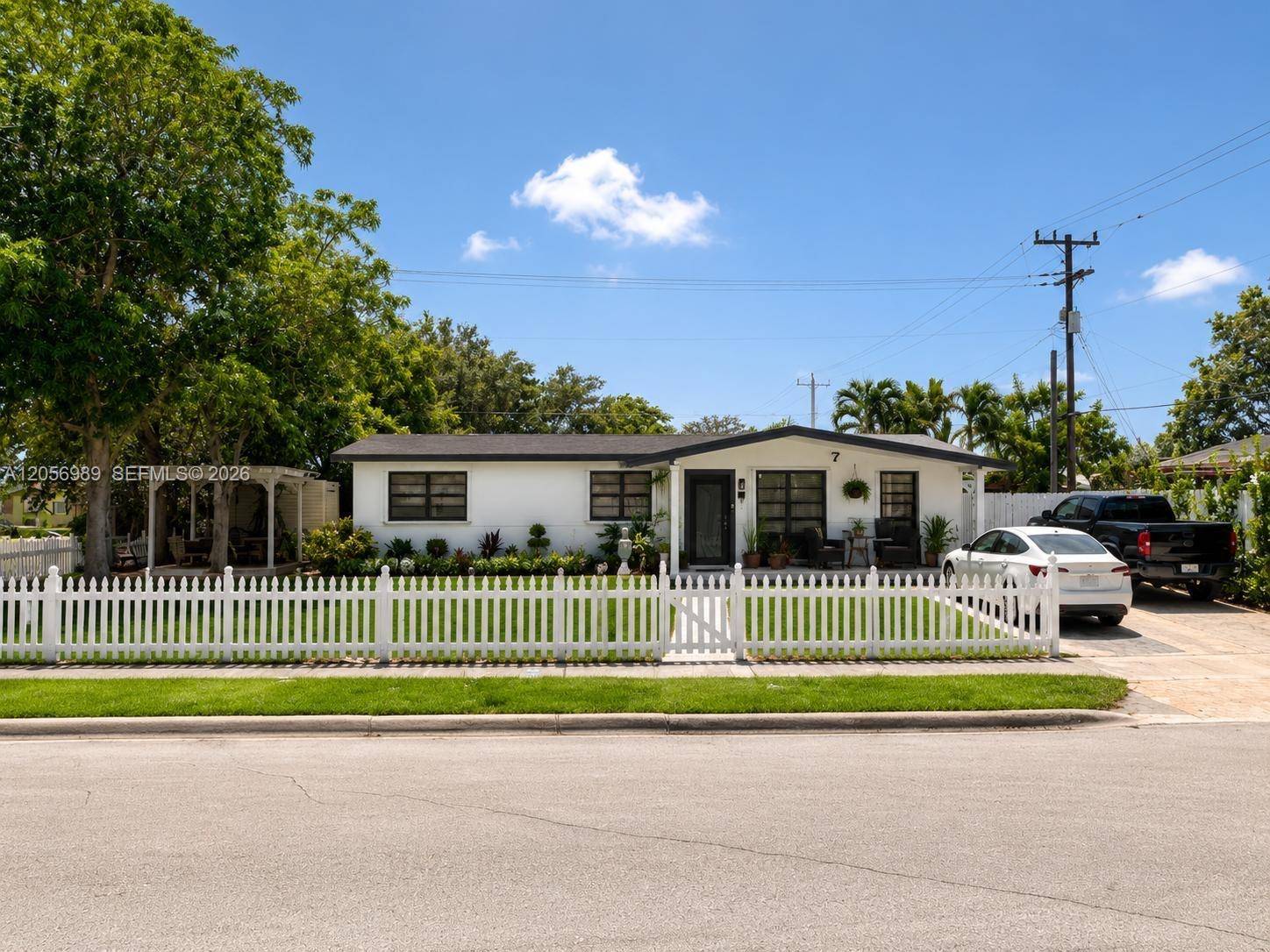 7061 Moseley StHollywood - picture