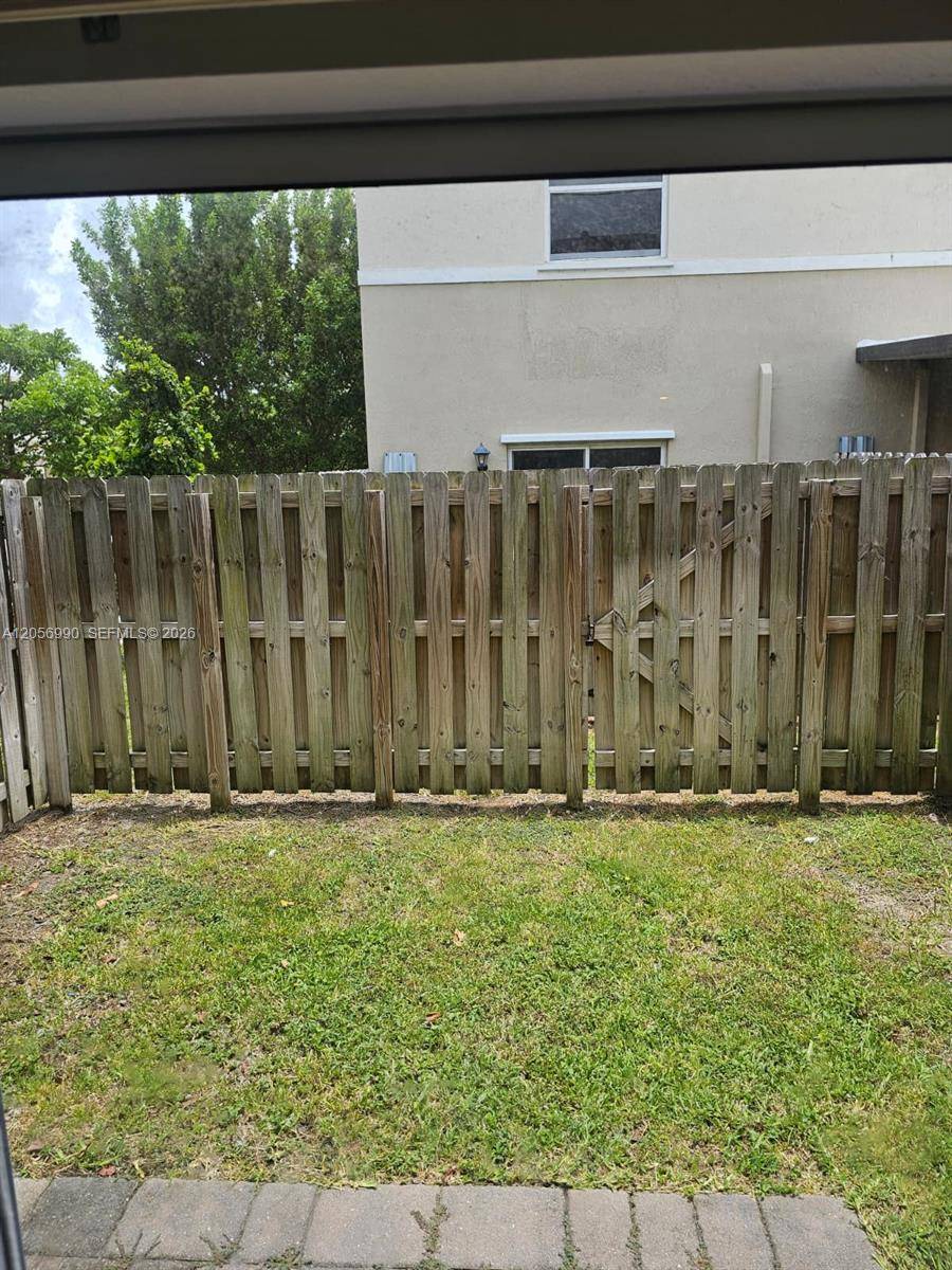561 NE 5th StFlorida City - picture