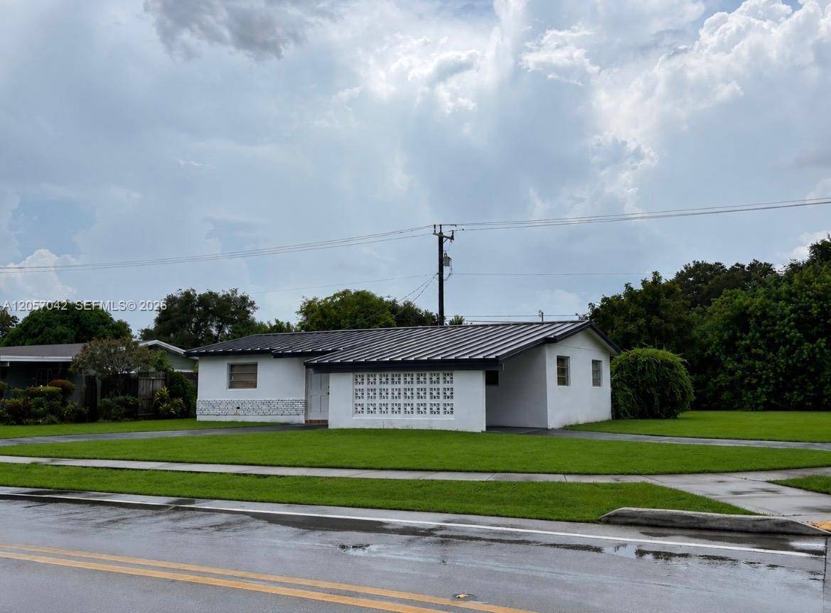 2581 NW 47th AveLauderhill - picture
