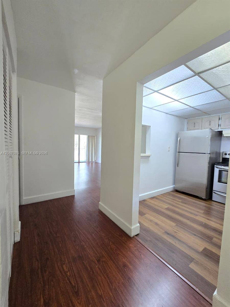 9357 Fontainebleau BlvdMiami - THE BEACH CLUB FONTAINEBLE condo unit D420 - picture