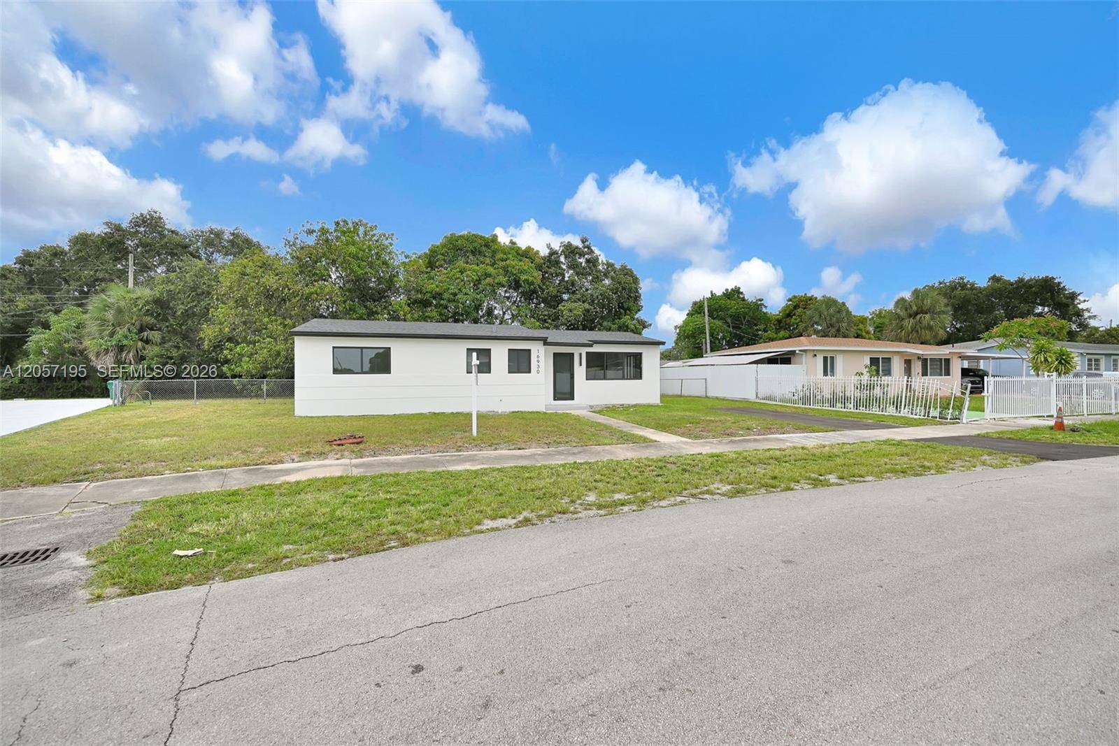 16930 NW 37th PlMiami Gardens - picture