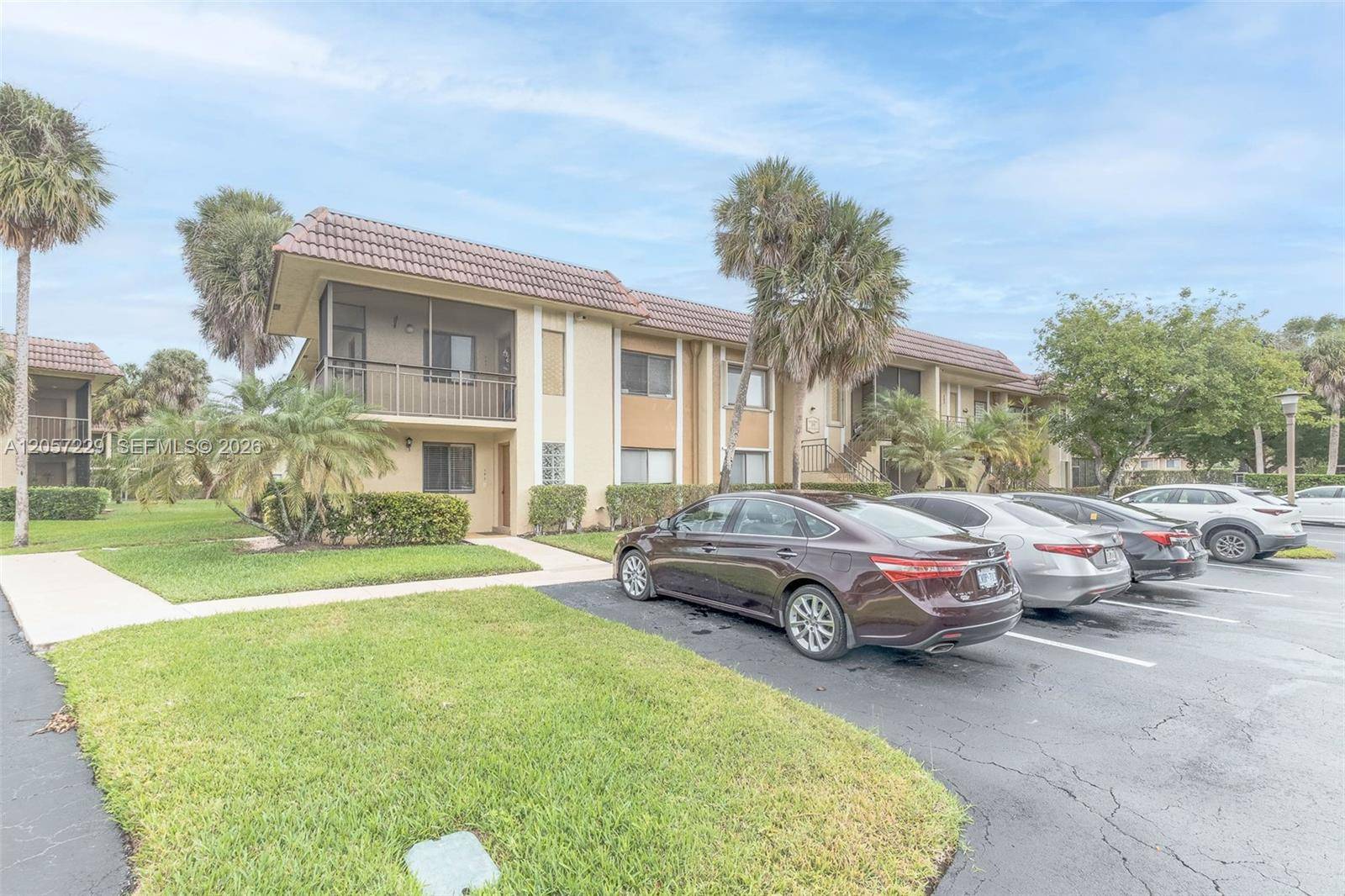 325 Lakeview DrWeston - RACQUET CLUB APARTMENTS A condo unit 102 - picture