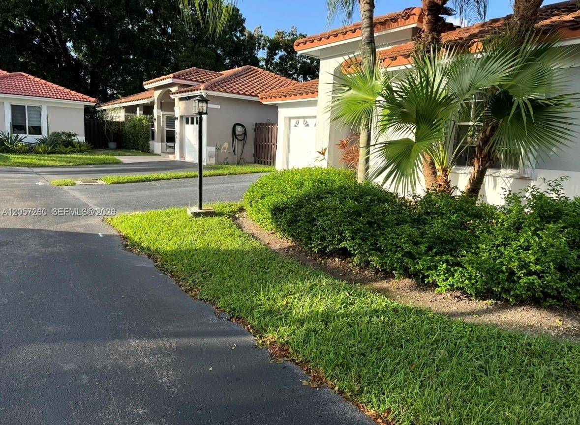 5758 NW 97th PlDoral - picture