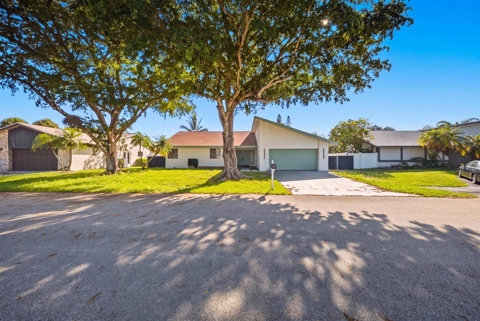 8114 NUTMEGTamarac - picture