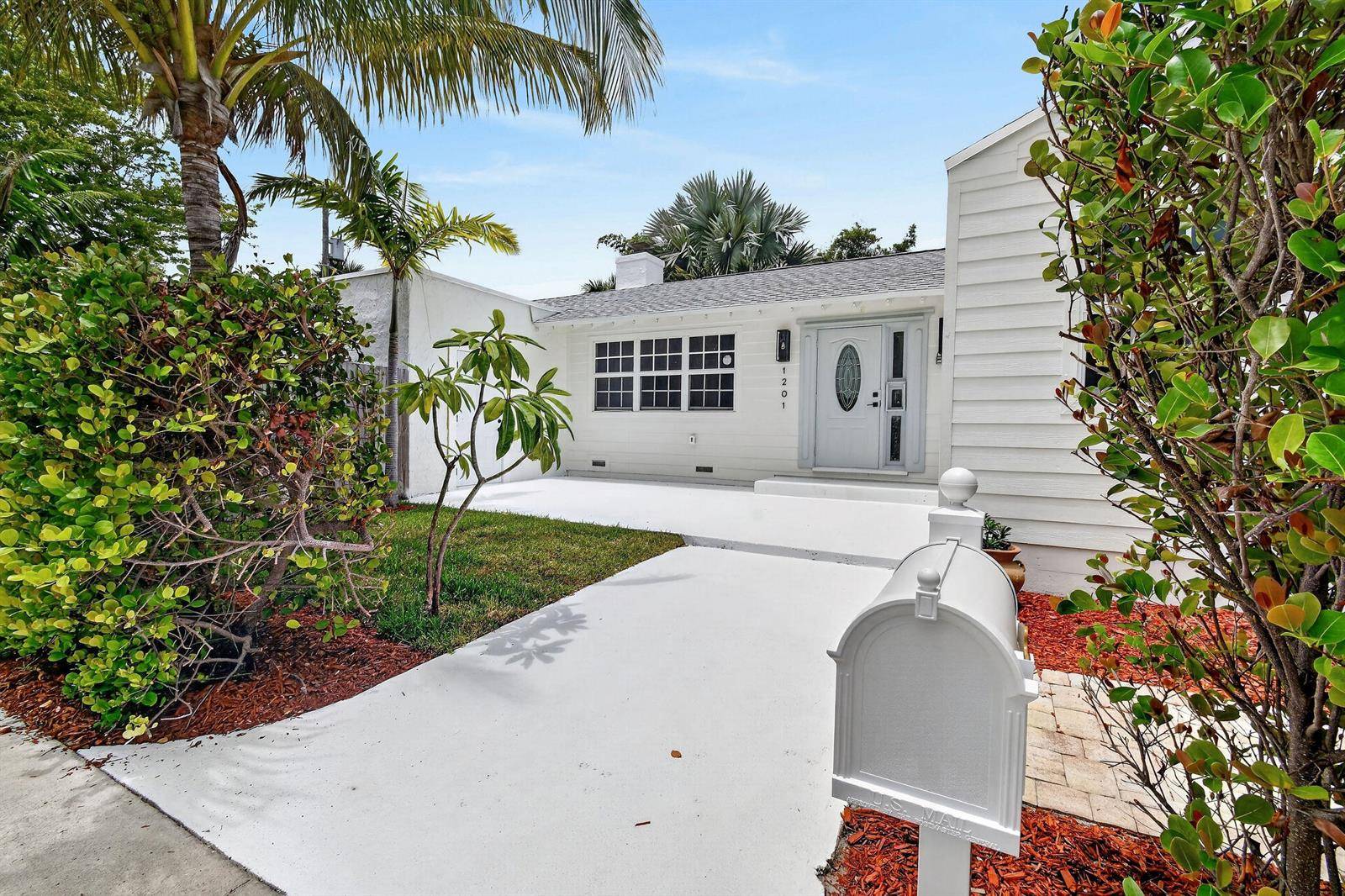 1201 N Ocean Breeze - picture