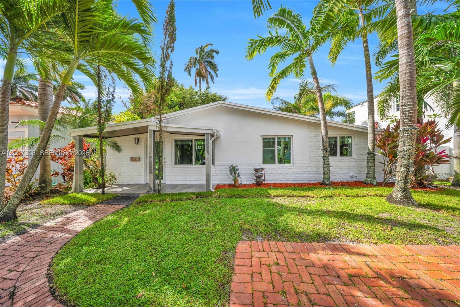 1104 NE 85th StMiami - picture