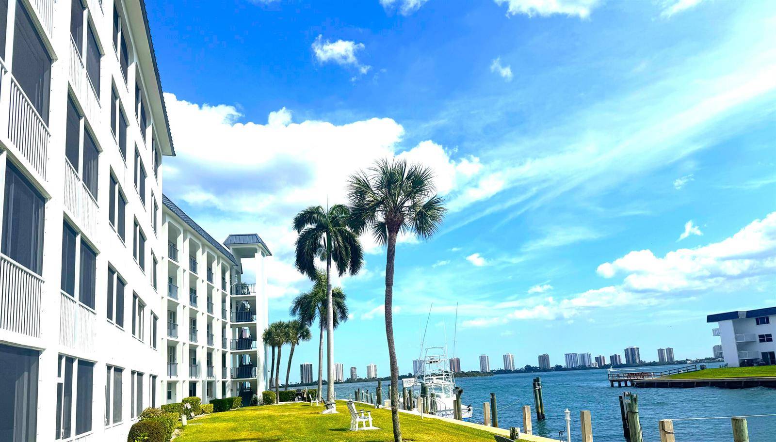 100 PARADISE HARBOURNorth Palm Beach - PARADISE HARBOUR CONDO condo unit 212 - picture