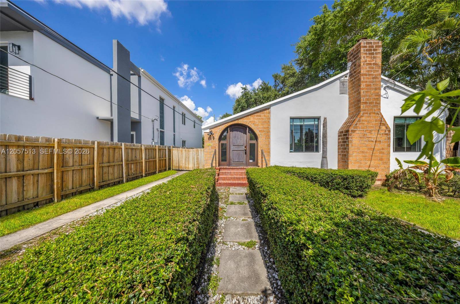 7020 NE 5th AveMiami - picture