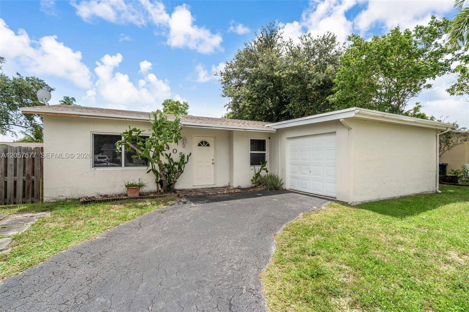 405 SW 77th AveNorth Lauderdale - picture