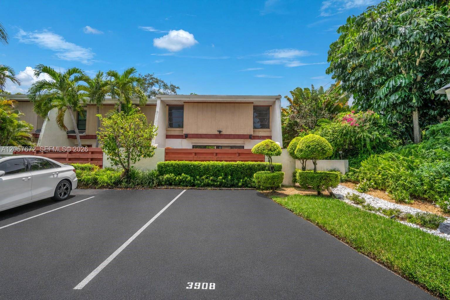 3908 Parkside LnHollywood - FAMILY TOWNHOUSES OF THE condo unit 229 - picture