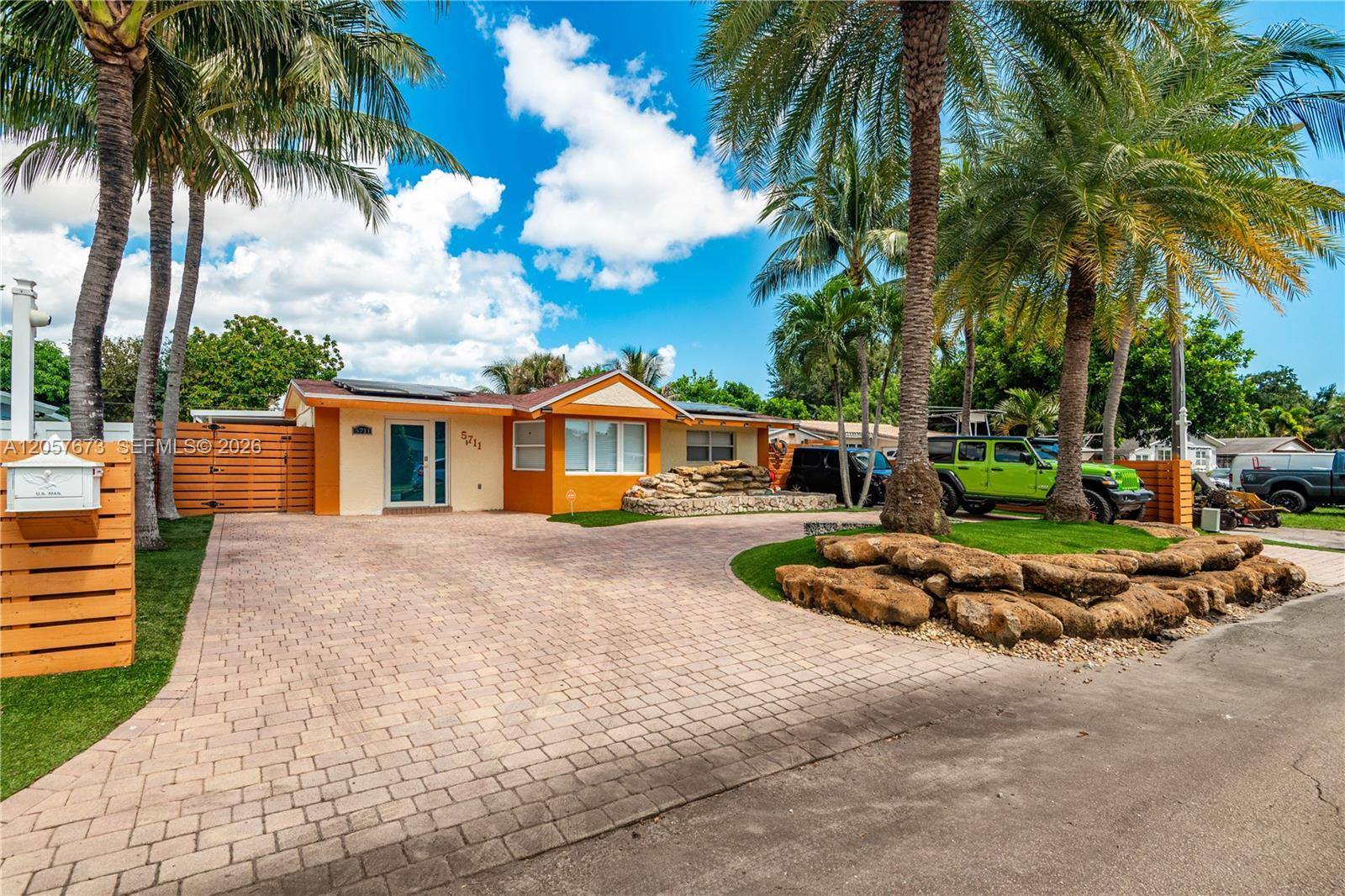 5711 Farragut StHollywood - picture