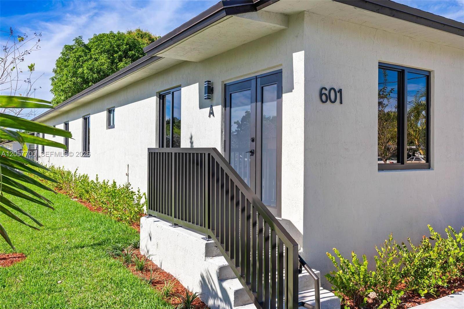 601 NW 3rd AveHallandale Beach - PEMDALE condo unit A - picture