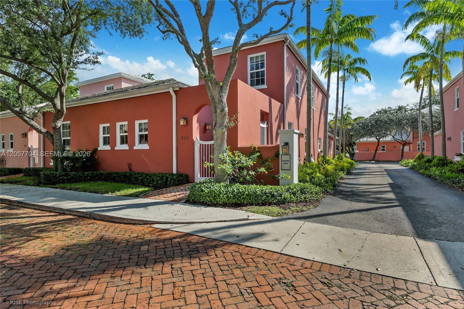 540 Loretto AveCoral Gables - BERMUDA VLG AT CORAL GABL condo unit 19 - picture