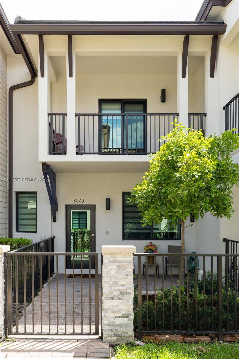 4623 NW 83rd PkwyDoral - picture