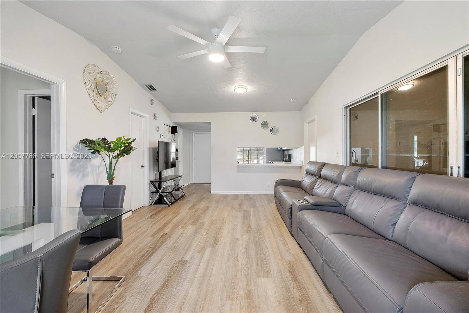 5550 S Lakewood Cir S #BMargate - picture