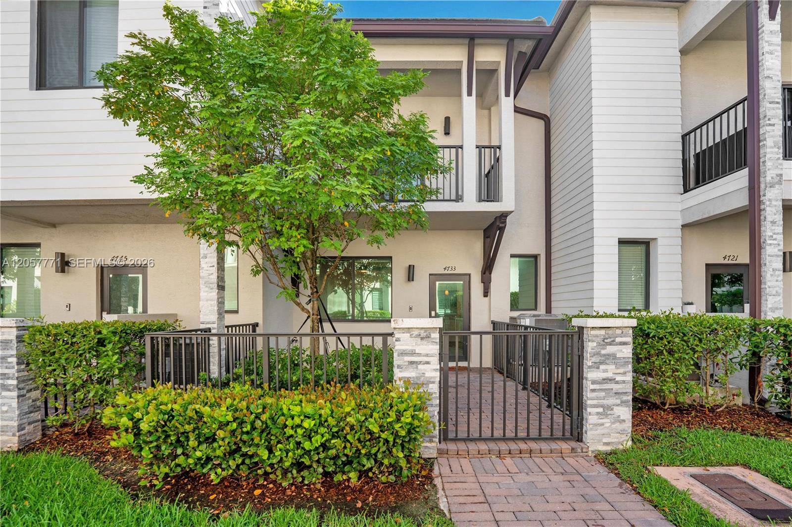 4733 NW 83rd PkwyDoral - picture