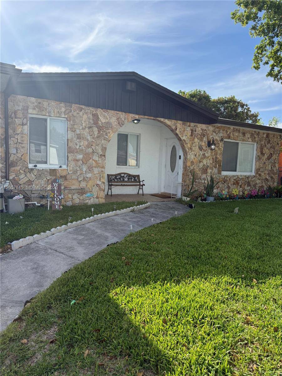 1816 NW 25th TerFort Lauderdale - picture
