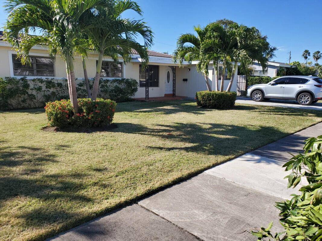 2460 NE 215thMiami - picture